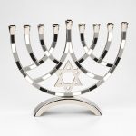 חנוכייה מתכת שחור/אפור מ"ד 18 ס"מ