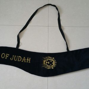 תיק שופר תימני קטיפה כחול כהה רקמה "LION OF JUDAH"