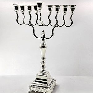 חנוכיה דגם אנגלי מוכספת 29X42 ס"מ