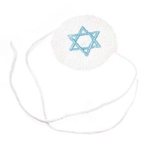 כיפה בייבי+סרט סריגה לבן רקמה מ"ד תכלת