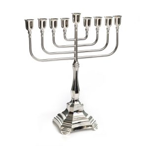 חנוכייה דגם מנורה מרובעת ציפוי כסף 47 ס"מ